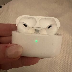 Apple White Wireless Earbuds with Case